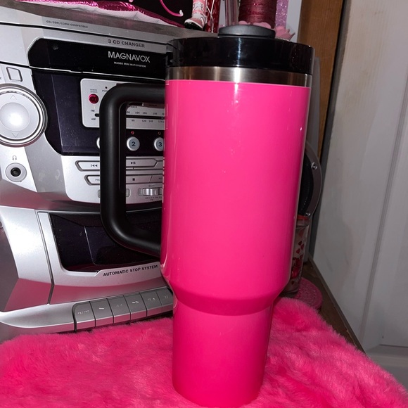 Stanley Neon Electric Pink 40oz - Picture 2 of 6